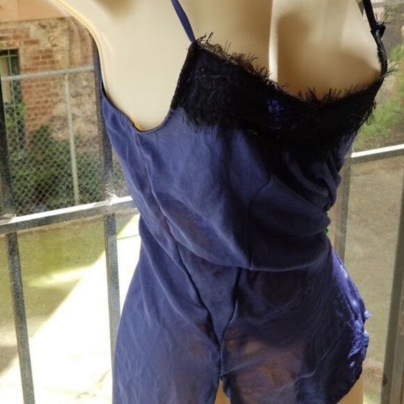 Comfy Lingerie with Lace detail, side split - Picture 2 of 7